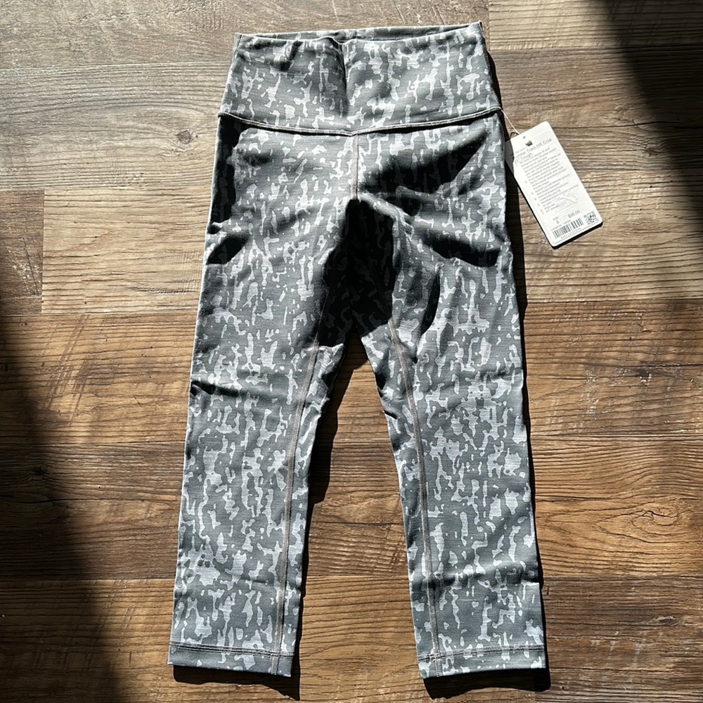 Lululemon Wunder Train HR Crop 21” Tough size 6